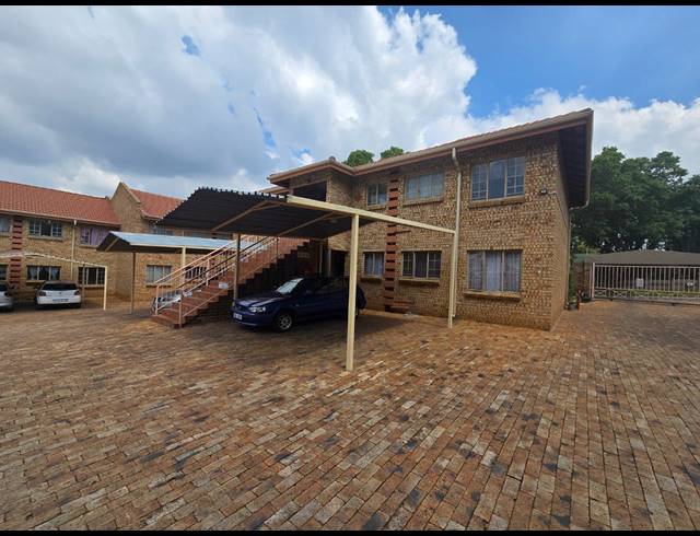 2 BEDROOM TOWNHOUSE FOR SALE IN ELANDSPARK